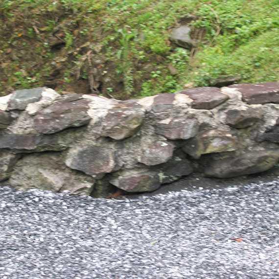Stone wall feature